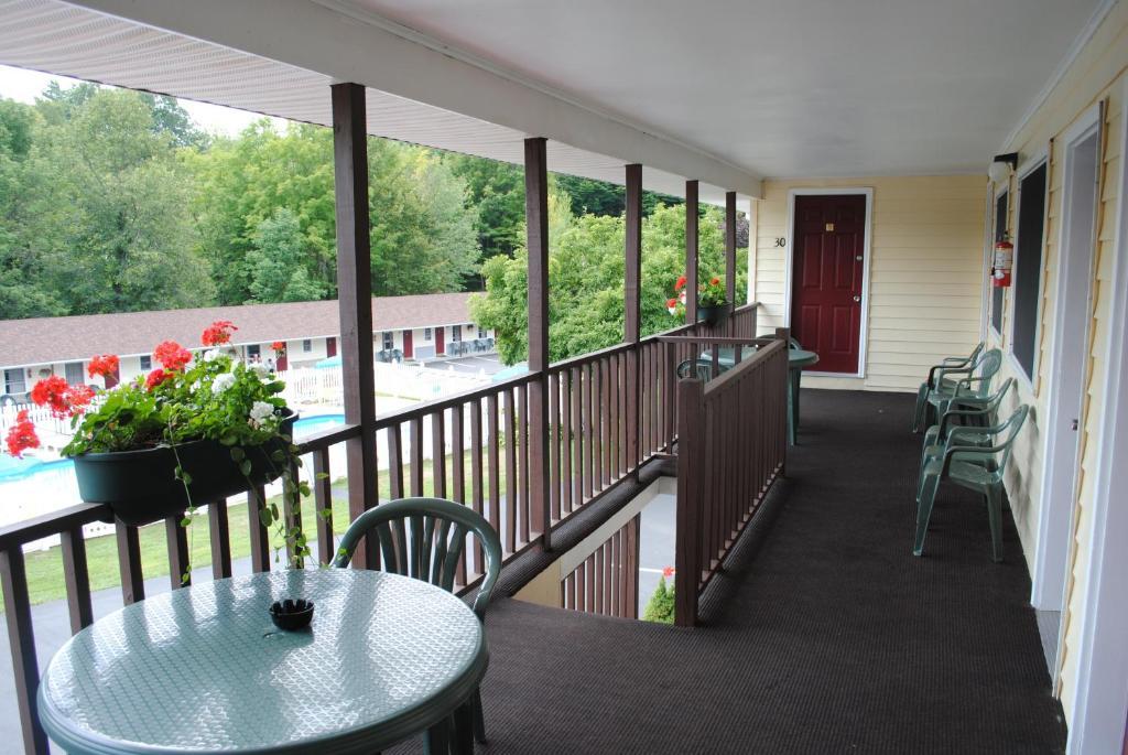 Fran Cove Motel Lake George Kültér fotó